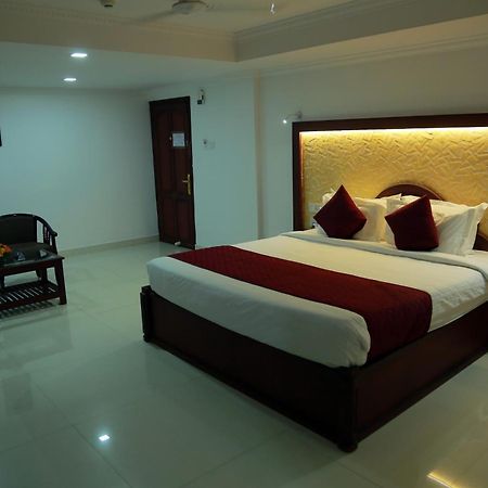 Hotel Savera Park Thrissur Exterior foto
